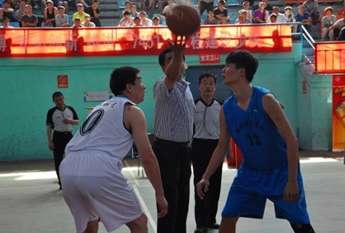 忻州第二届职工篮球赛点燃战火--山西频道--人
