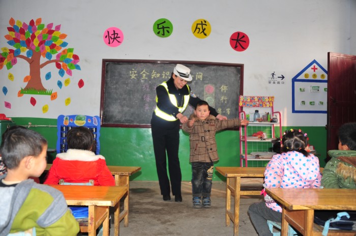 新绛:交通安全教育走进幼儿园
