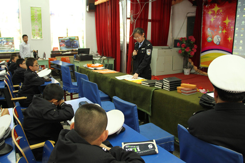 平鲁交警大队组织开展小学生道路交通安全知识
