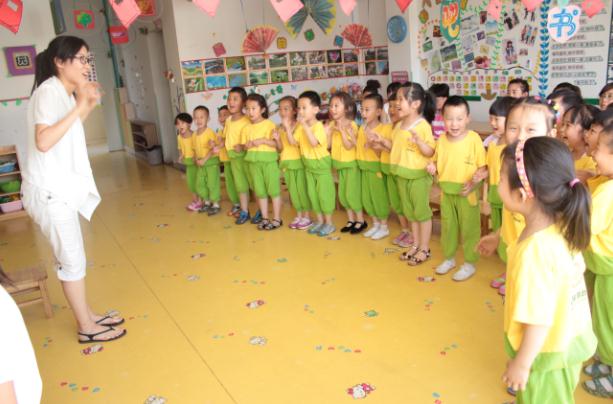 交城县坡底幼儿园开展青蓝工程案例剖析活动