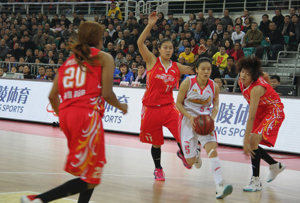 山西女篮大胜河南 <em>女姚明</em><em>魏伟</em>表现出色--山西