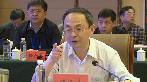 忻州市委副书记,市长郑连生回答与会代表问题 武侯峰摄