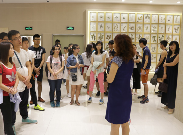 香港青年学生赴山西中医学院交流参观