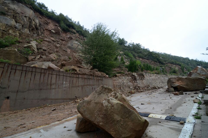 遭暴雨袭击 阳泉狮脑山公园发生山体滑坡(图)