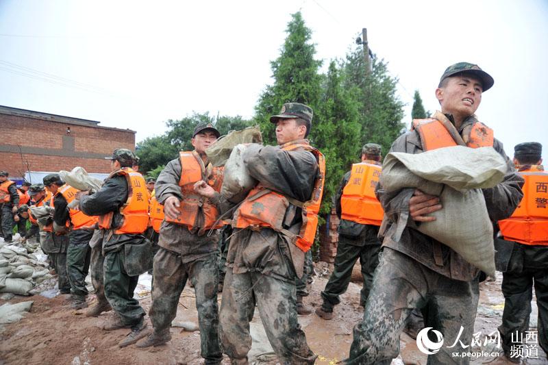 灾情就是命令,武警山西总队晋中市支队紧急出动200名官兵向太谷县紧急