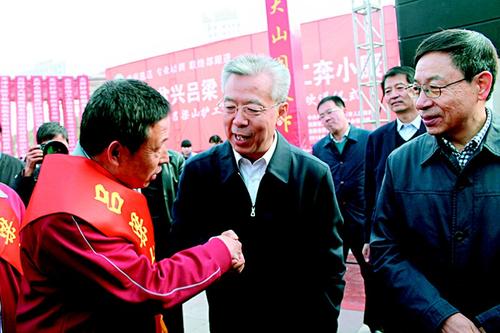 吕梁市委书记为吕梁山护工送行