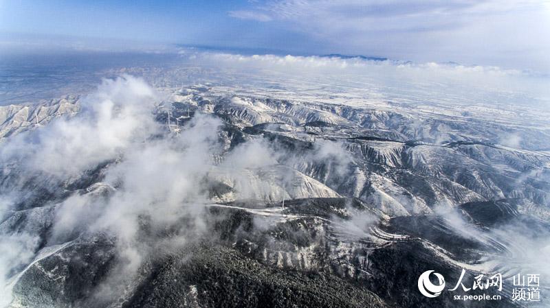 山西中条山:雪后现壮观云海雾凇景观 宛若画卷