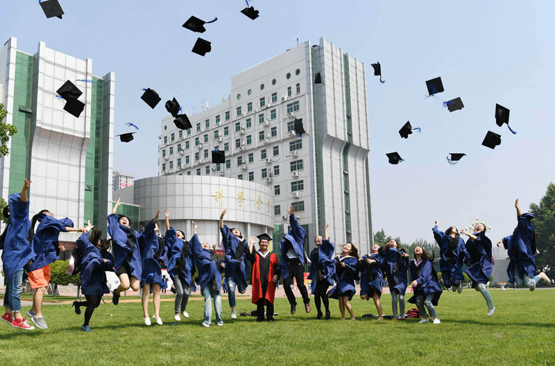 组图:又到一年毕业季 山西师范大学千余名博士