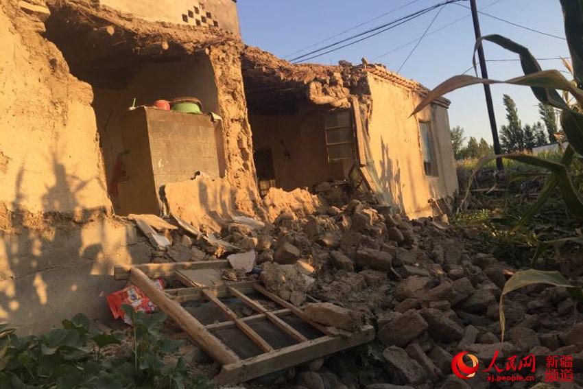 新疆精河发生6.6级地震 部分房屋出现垮塌裂缝