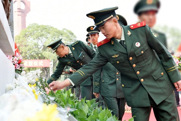 武警烈士张楠回国视频_武警2017年烈士_2017陕西两会 西咸合并