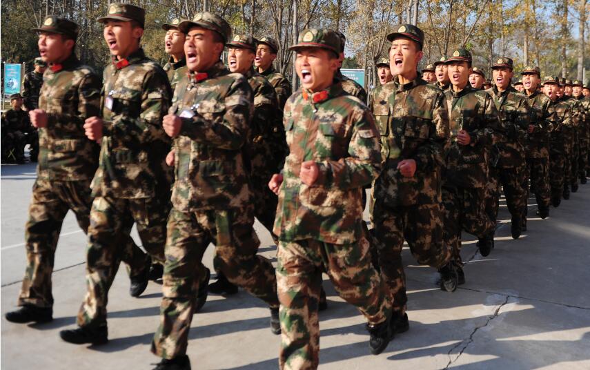 忻州武警组织新兵会操检验训练效果