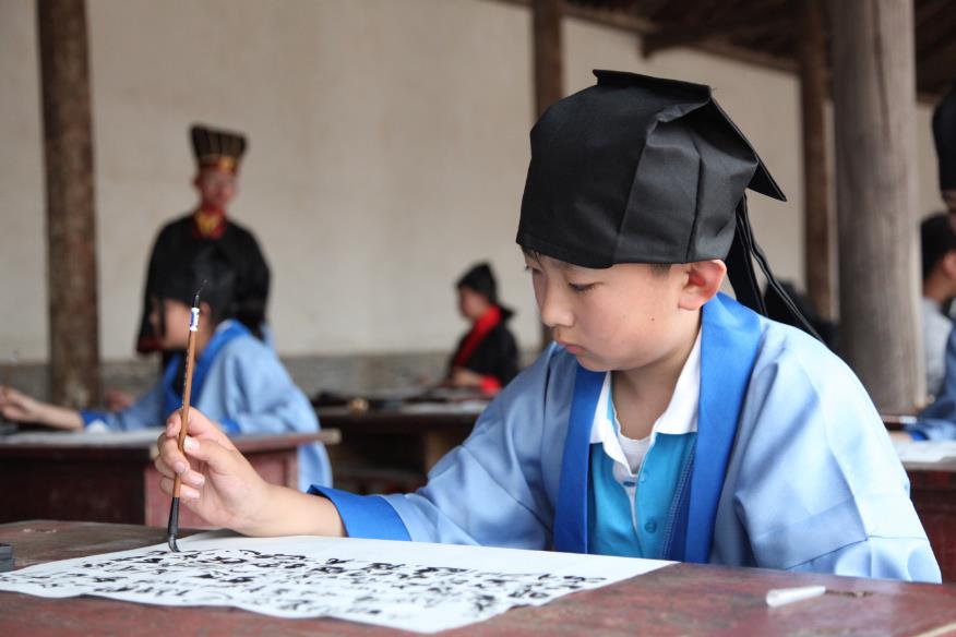 山西襄汾中小学生研学旅游体验古代"科举"考试