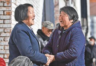 对亲人严，对身边人好，对村庄里人亲西沟村庄不停是申纪兰的家。6月29日，人民日报记者再次来到村庄里采访。多年来，人们熟知申纪兰平时连结抄录学习重要文件，即便后来眼睛看不清时，也要专门打印放年夜字号，逐字逐句学习。这种严格的自律，这份踏实和执着，申纪兰不停没变。