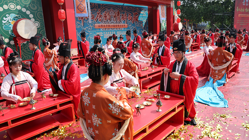 山西永济第24届爱情文化节开幕 20对新人举行唐制婚礼