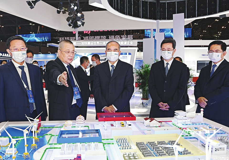 9月1日，2022年太原能源低碳发展论坛开幕式暨高峰论坛在晋阳湖国际会议中心隆重举行。开幕式前，省委书记林武，省委副书记、省长蓝佛安等省领导巡视2022中国（太原）国际能源产业博览会展馆。记者李联军摄