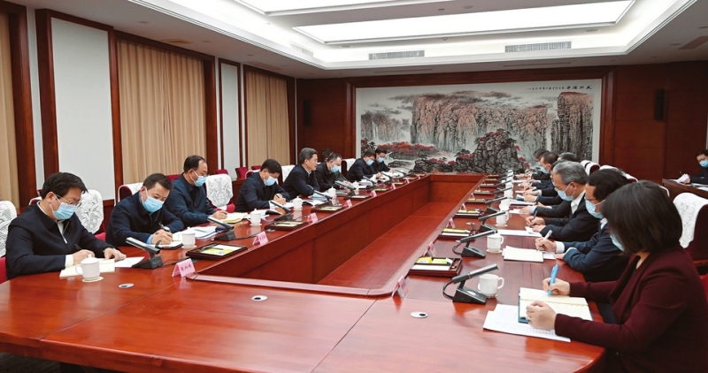 二月十四日下午，省委书记蓝佛安与中国信达资产管理股份有限公司党委书记、董事长张卫东举行工作会谈。记者史晓波摄