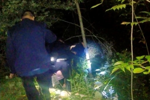 民警正在搜救。派出所供圖