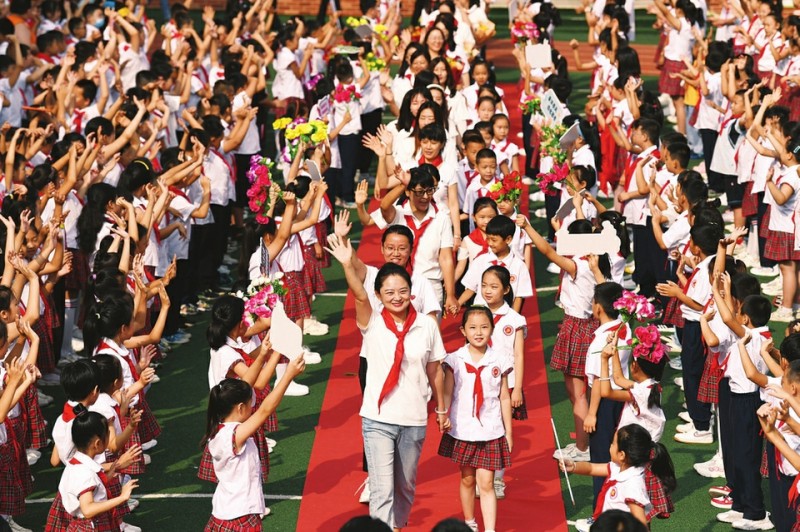 9月7日，太原市迎澤區建設路小學舉行2023年教師節慶祝表彰活動。記者王瑞瑞攝