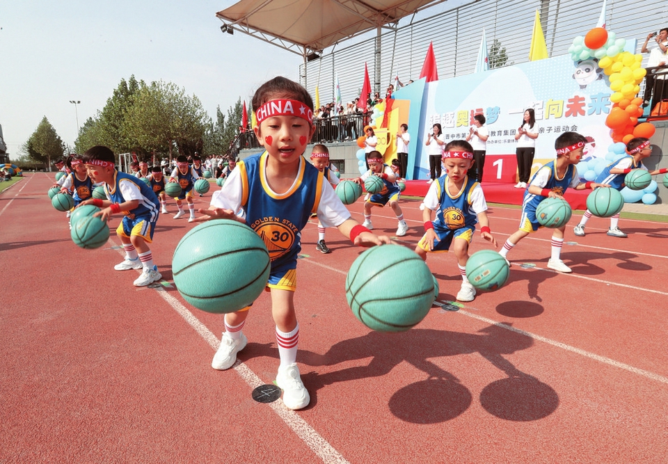 5月28日，晉中市第二幼兒園舉辦親子運動會。裴曉軍攝