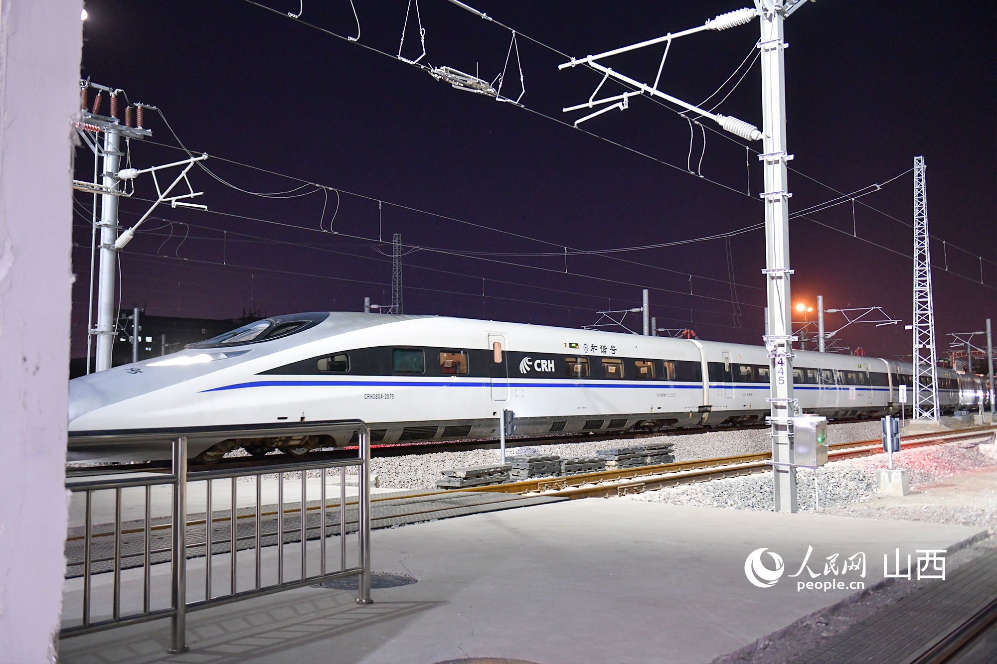 6月14日晚，待檢列車陸續入庫。