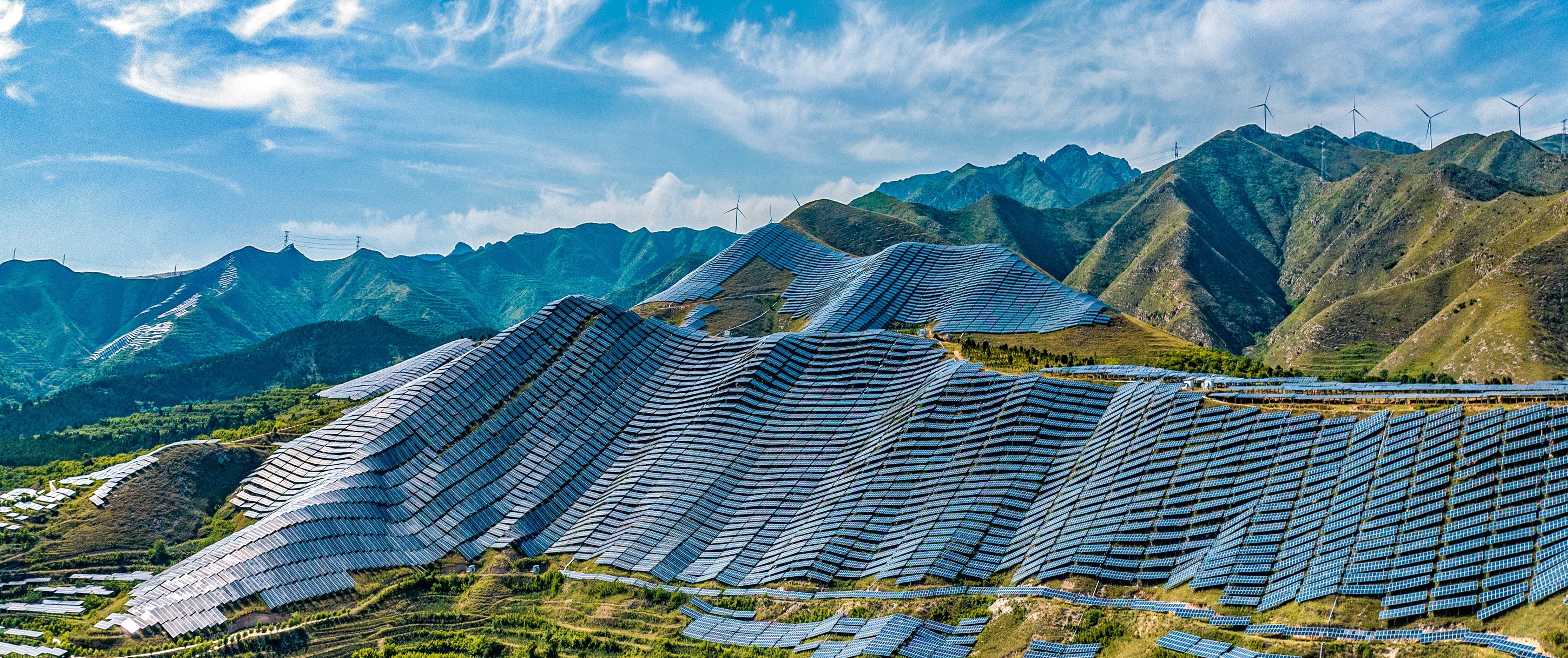 芮城百萬千瓦光伏領跑基地俯瞰 國網(wǎng)山西省電力公司供圖