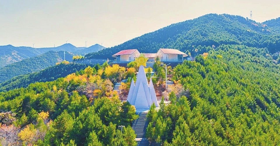藏在大山森林里的西沟村。