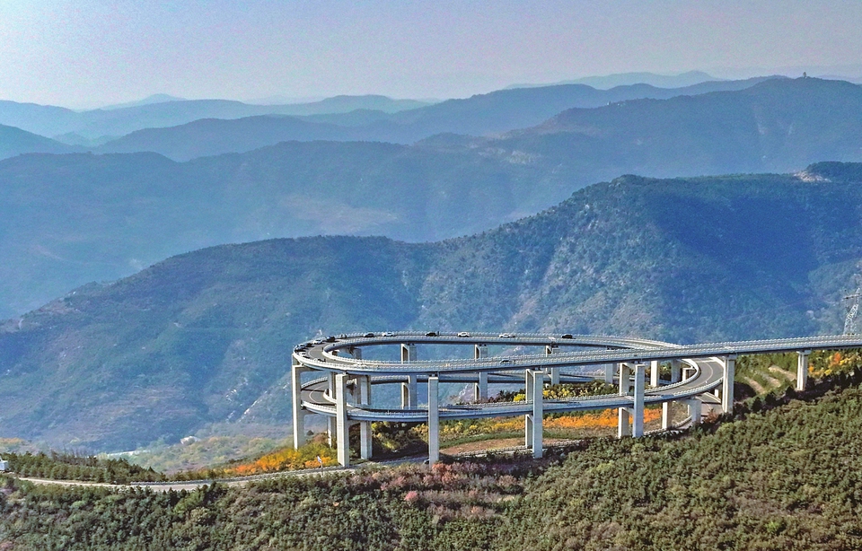 太原市天龙山网红桥风景如画