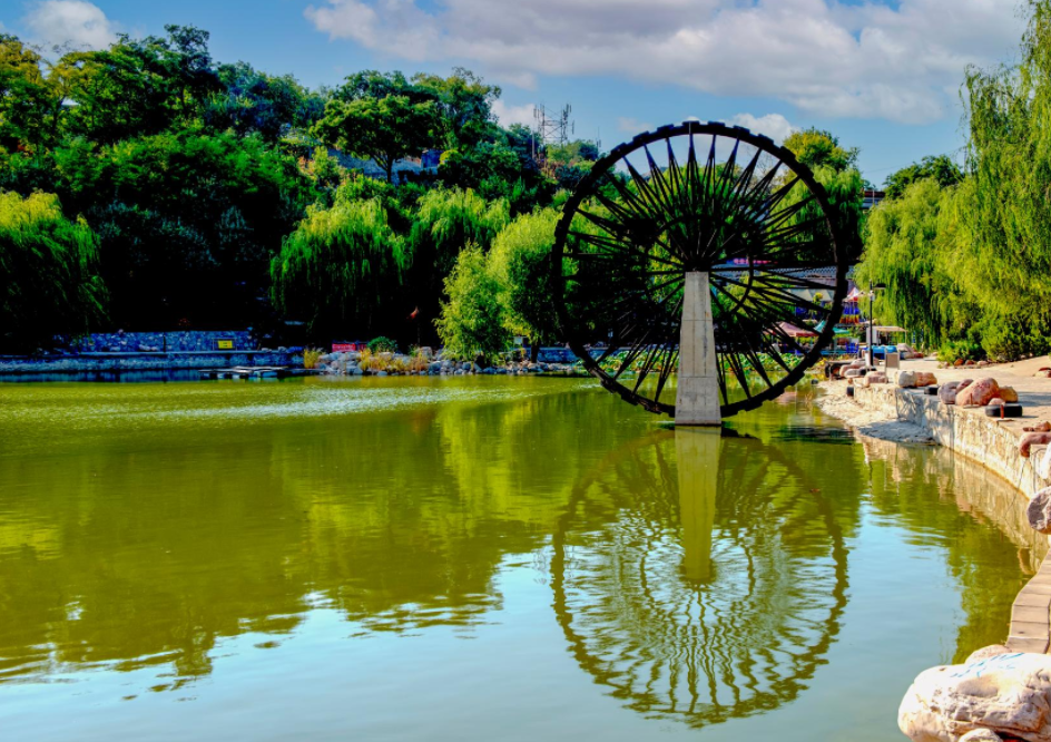 西岭村龙湖山庄