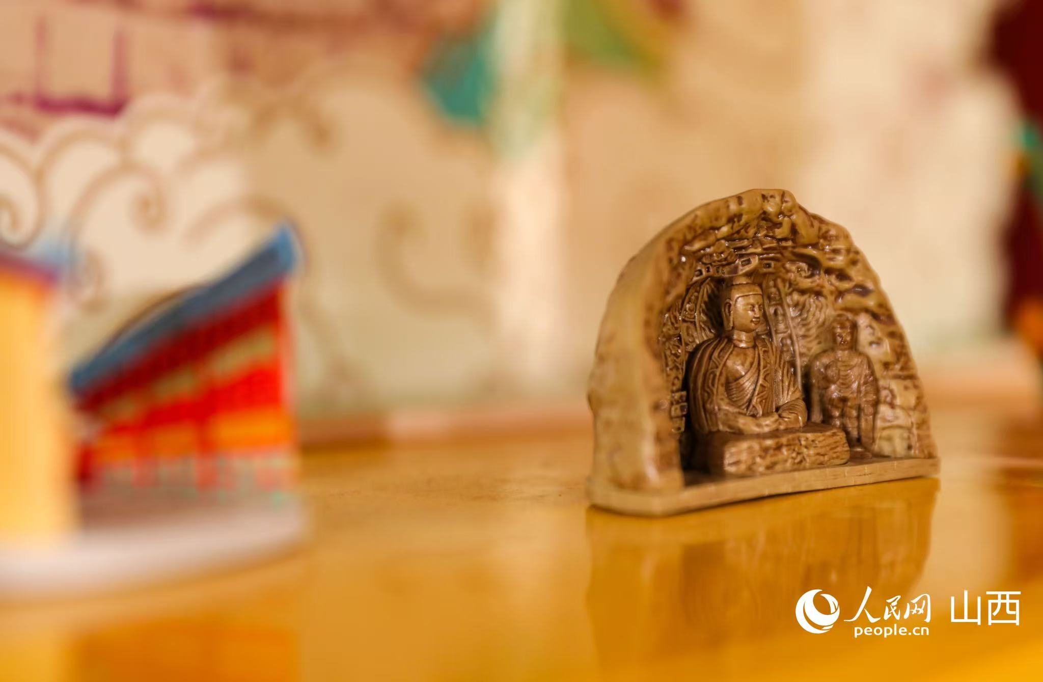 山西云冈石窟文创产品。人民网记者 王帆摄