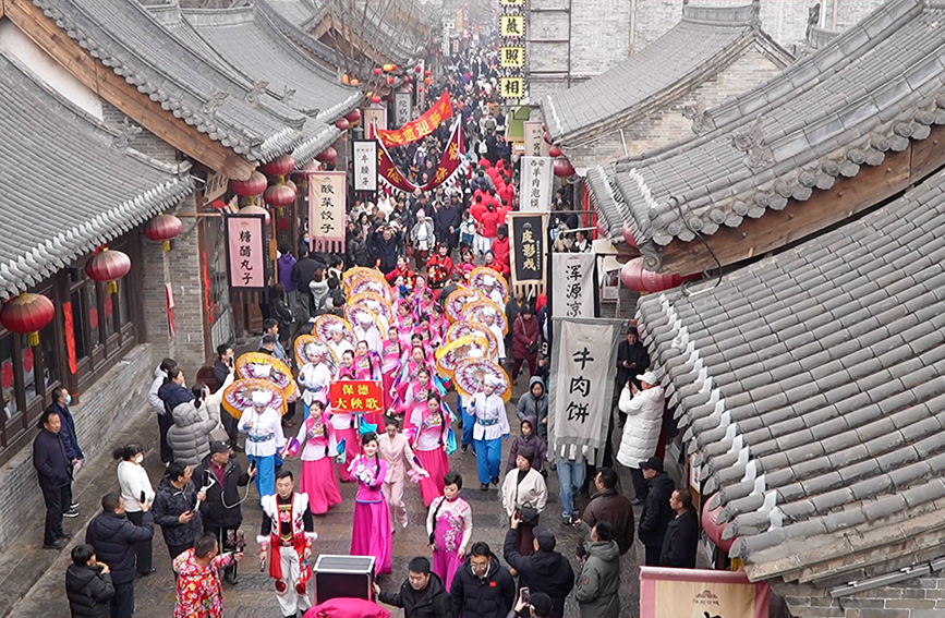 演出现场人头攒动。马超摄