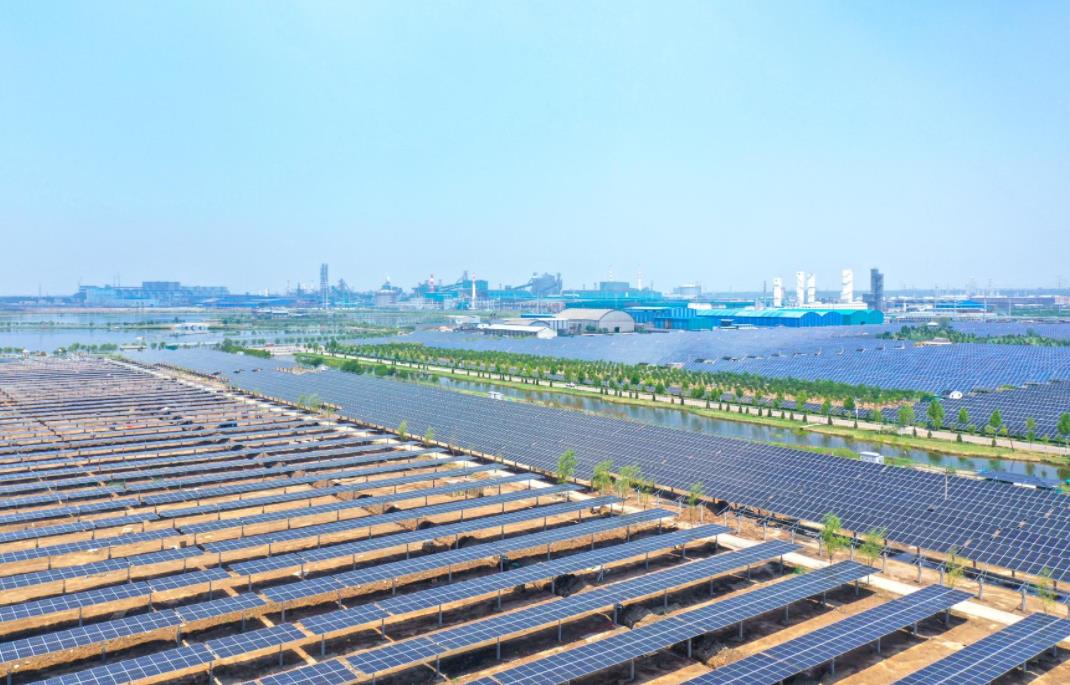 山西晋南钢铁太子湖光伏园区。图片由企业提供