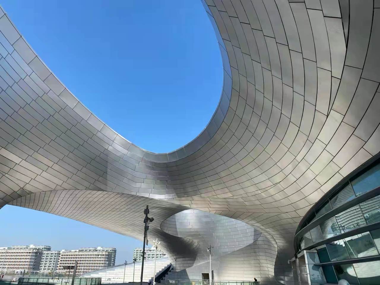 太钢产超纯铁素体不锈钢应用于建筑物外墙。图片由太钢提供
