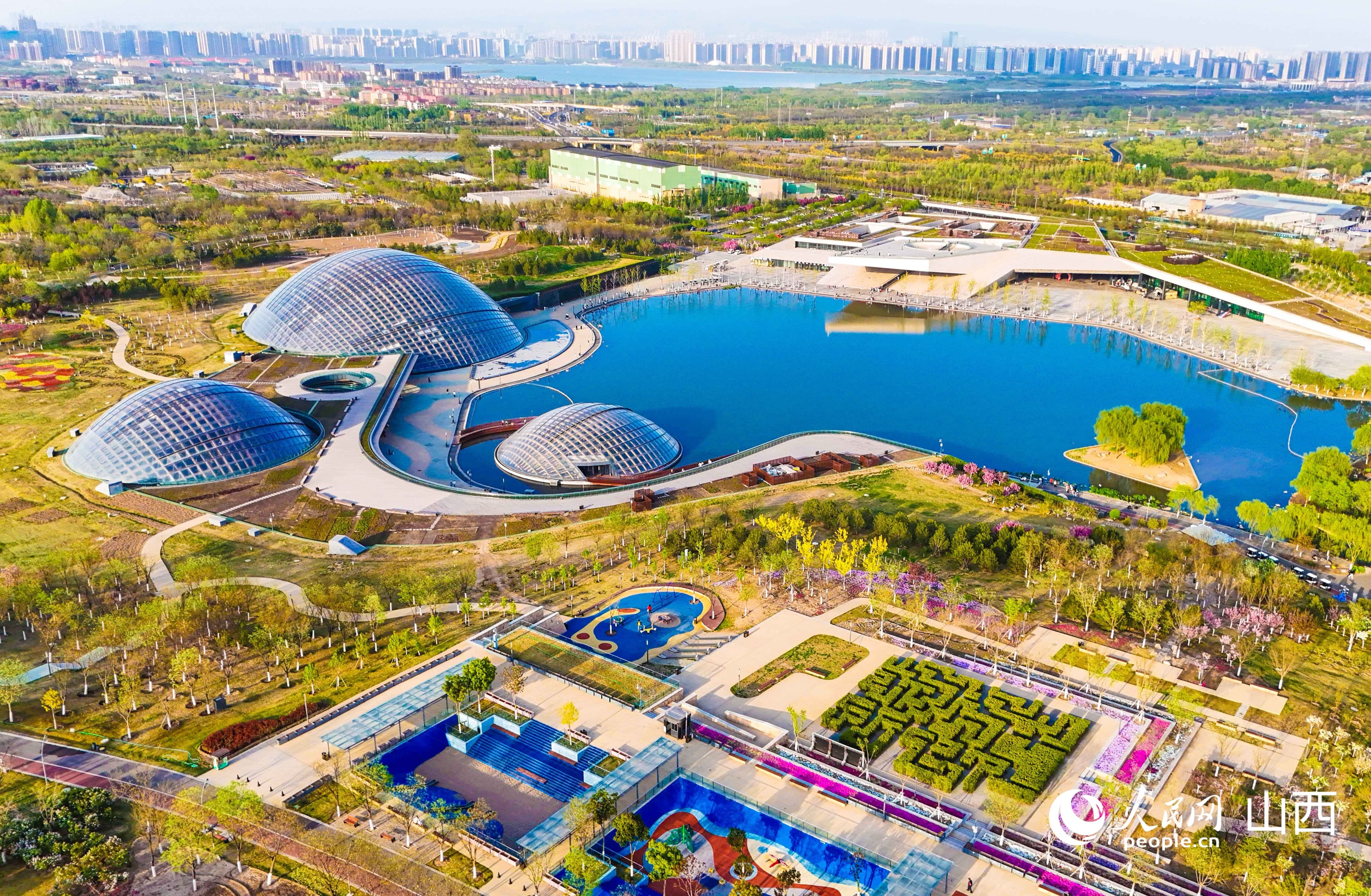 航拍春日中的太原植物园。人民网记者王帆&nbsp;摄