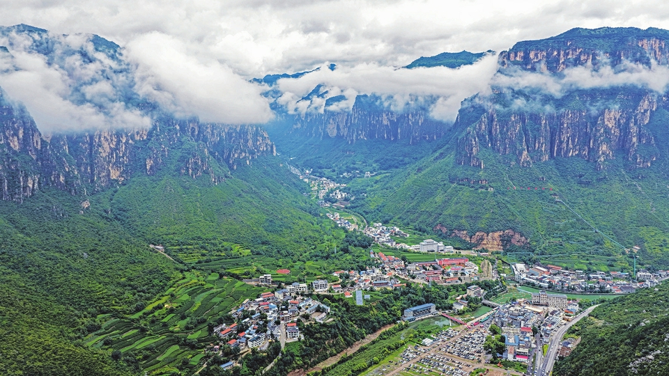 雲海漫涌太行