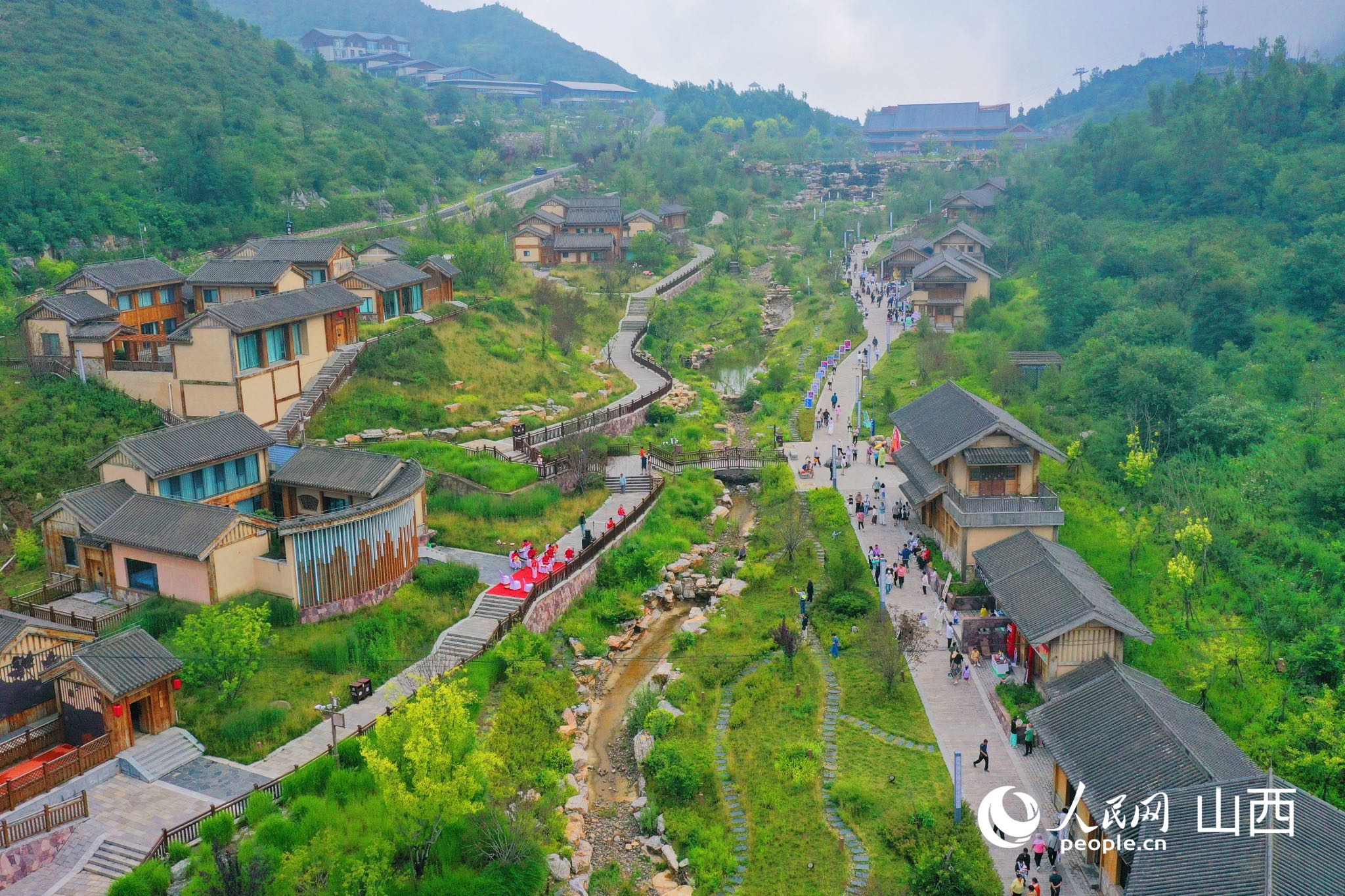王莽岭景区卧龙场步行街。人民网记者 王帆摄
