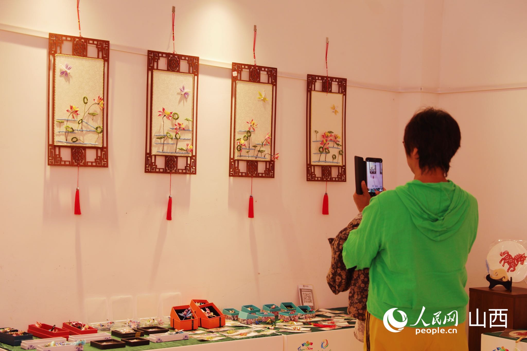 缠花作品展示。人民网记者 王帆摄