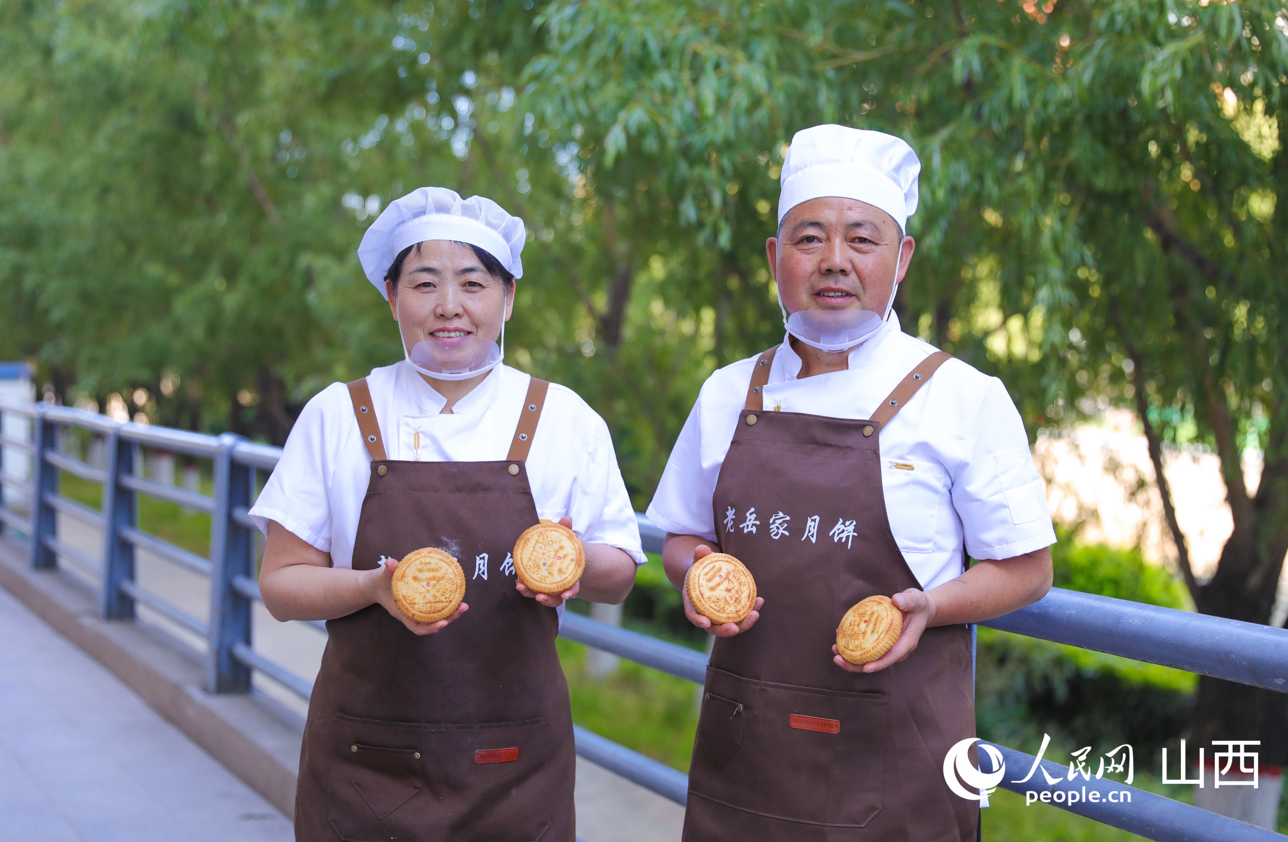 古法技艺守护中秋乡土味道。人民网记者 王帆摄
