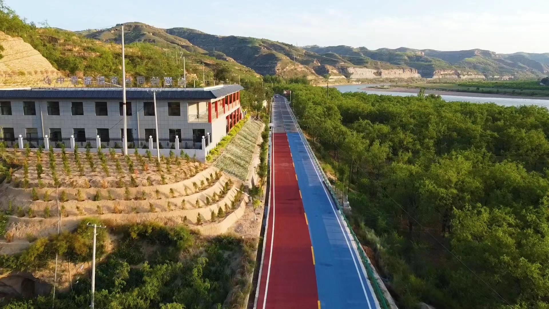 “黄河一号”旅游公路兴县段。