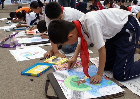 侯马市:小学生绘画宣传环保倡导低碳生活